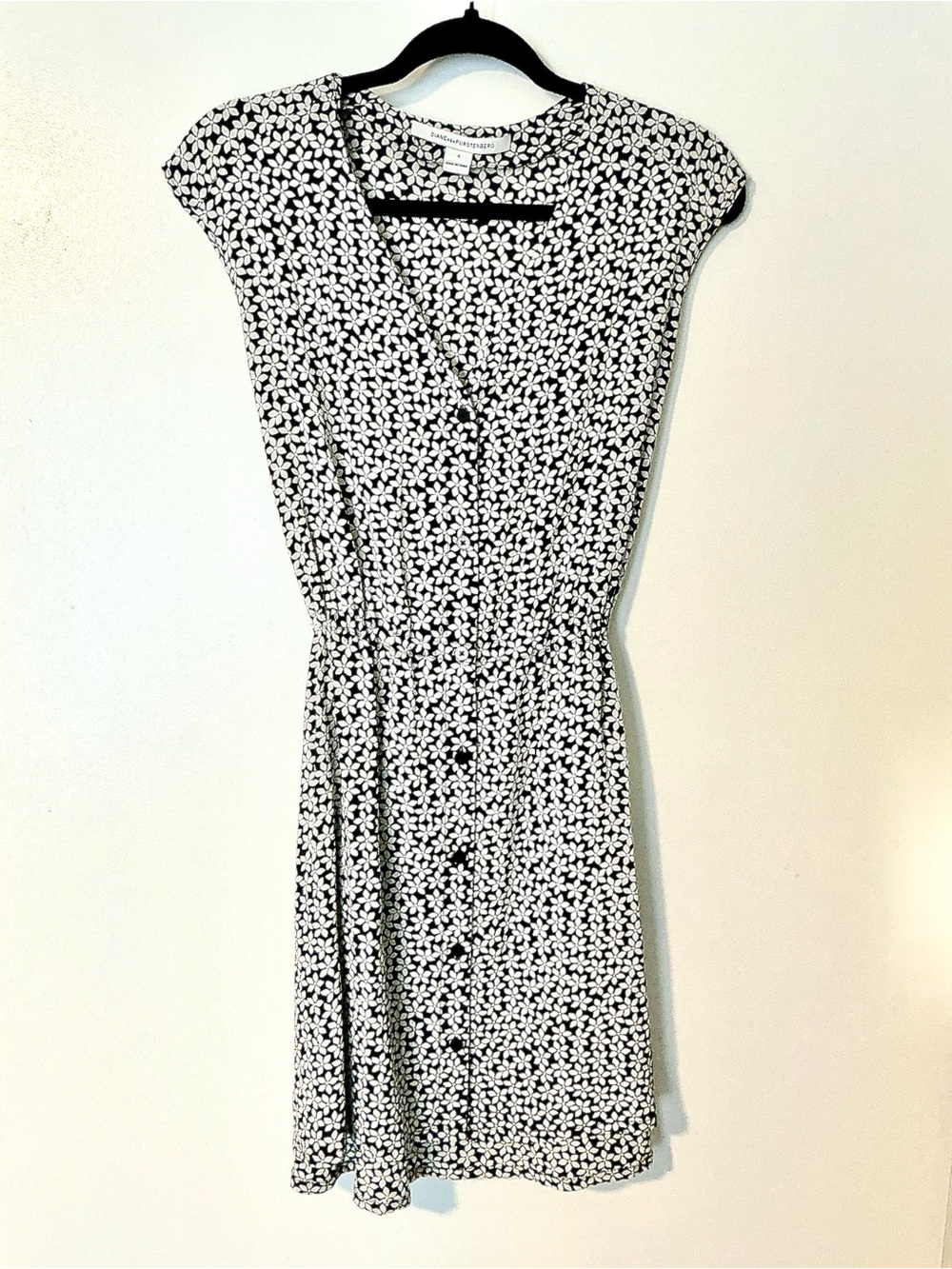 DIANE VON FURSTENBERG DRESS—Designer Piece! (Size 4)
